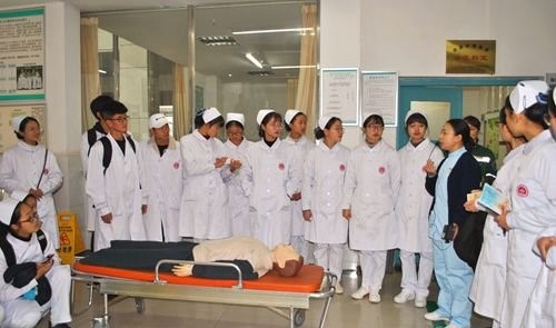 武汉光谷科技职业技术学校-护理